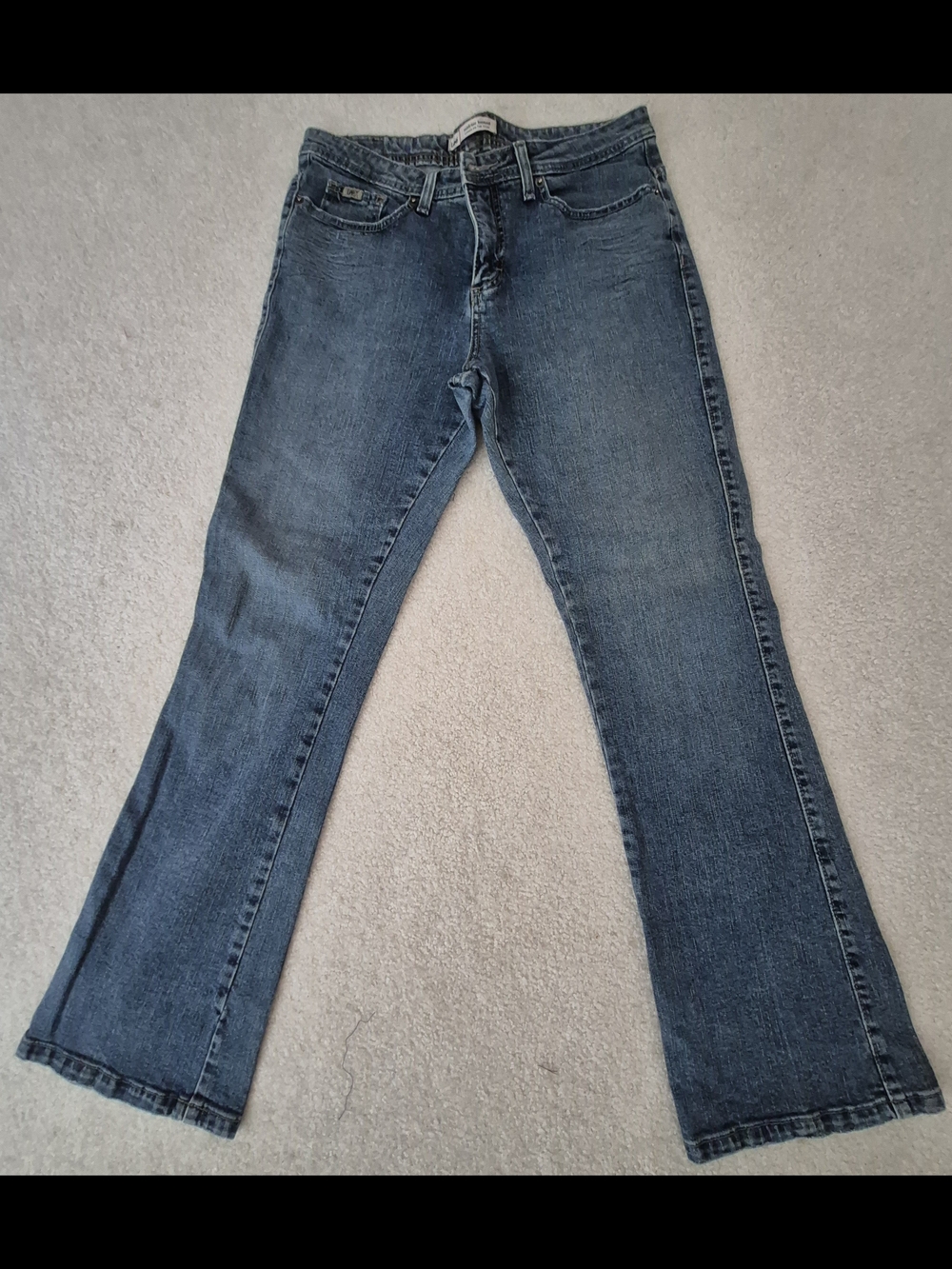 Classic Women's Blue Jeans - Mid Wash